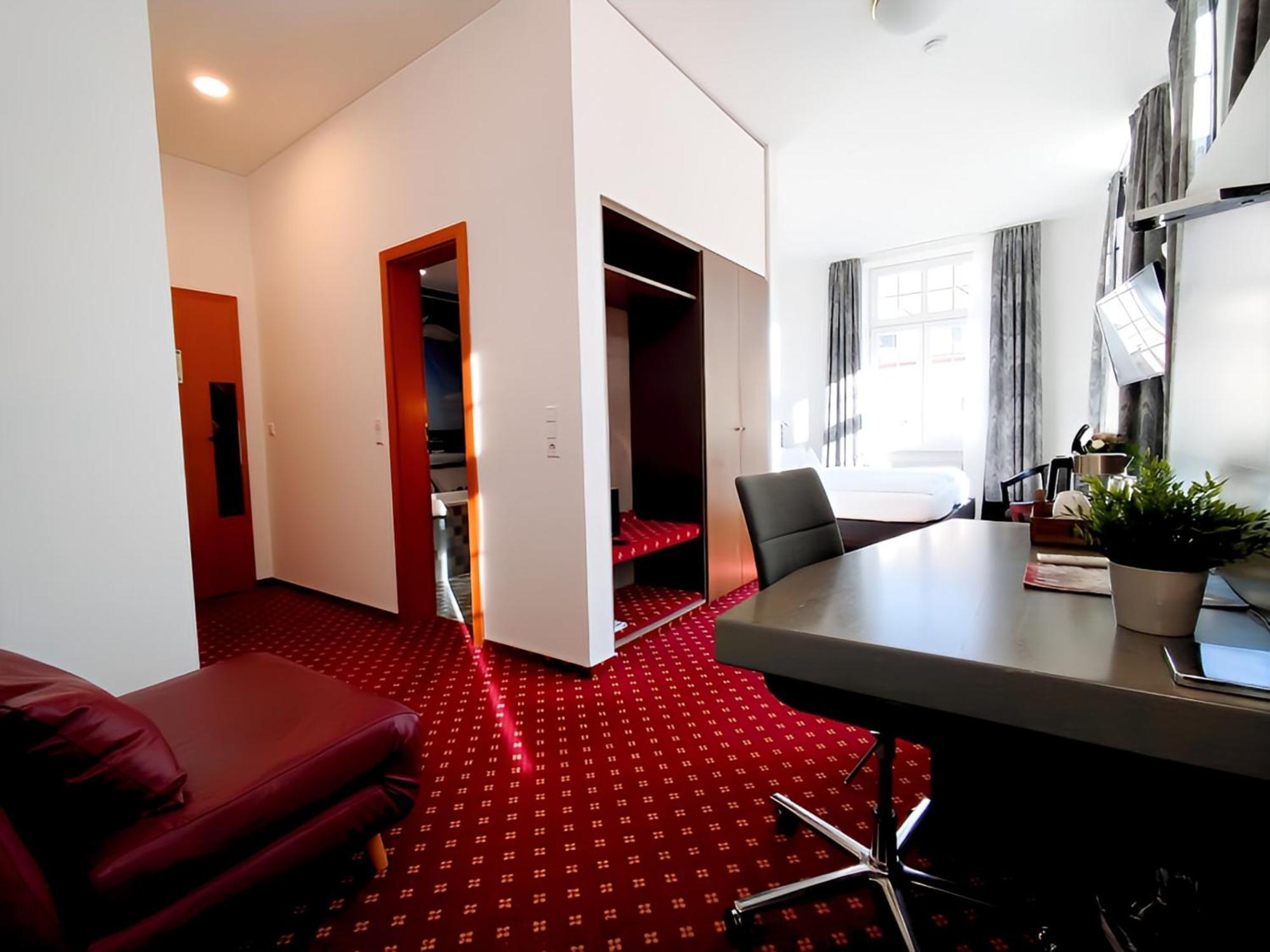 Hotel Schwert Ращат Екстериор снимка