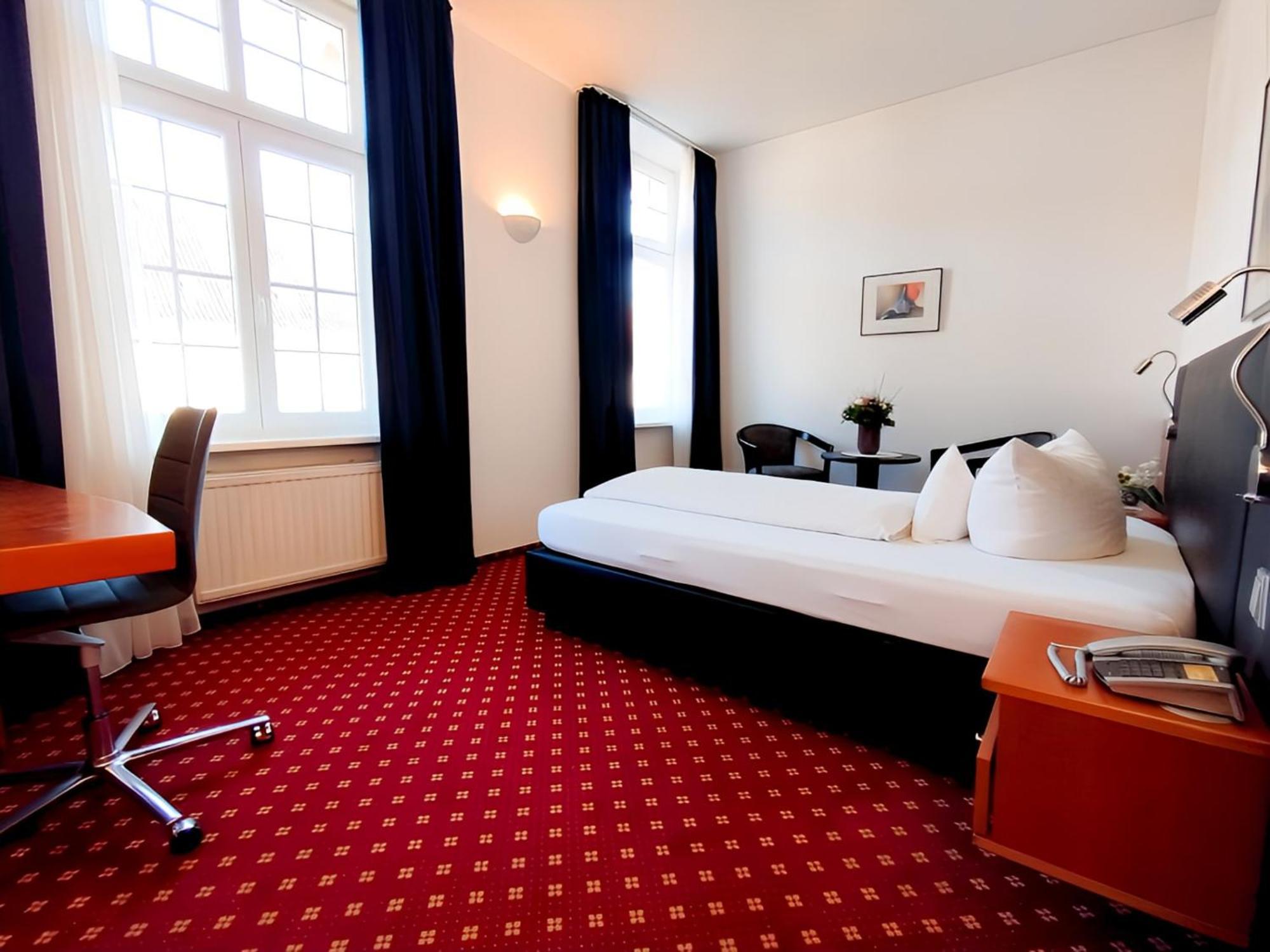 Hotel Schwert Ращат Екстериор снимка