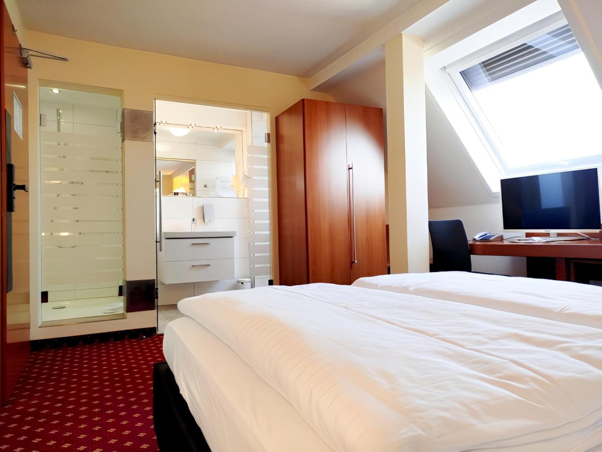 Hotel Schwert Ращат Екстериор снимка