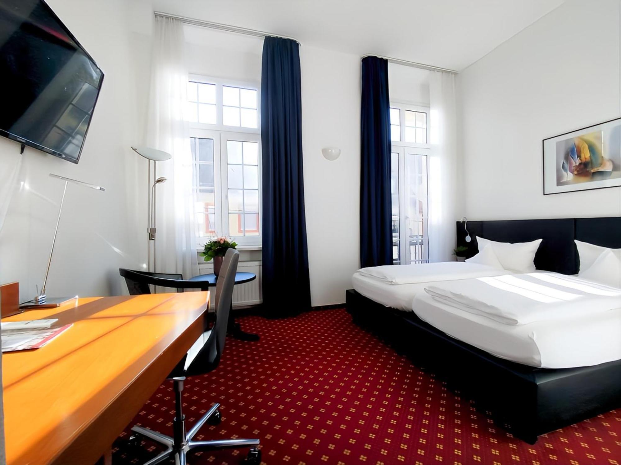 Hotel Schwert Ращат Екстериор снимка