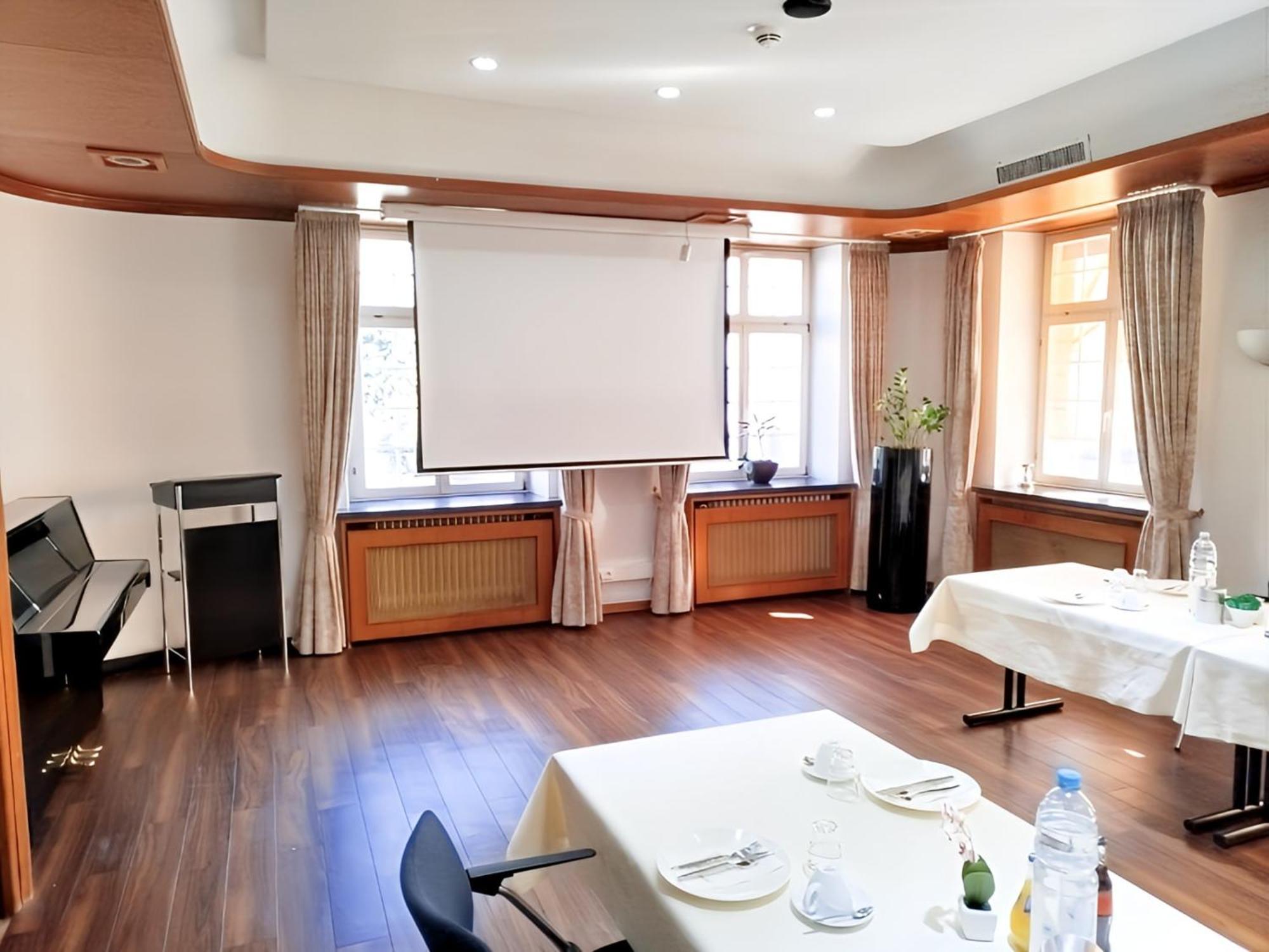 Hotel Schwert Ращат Екстериор снимка